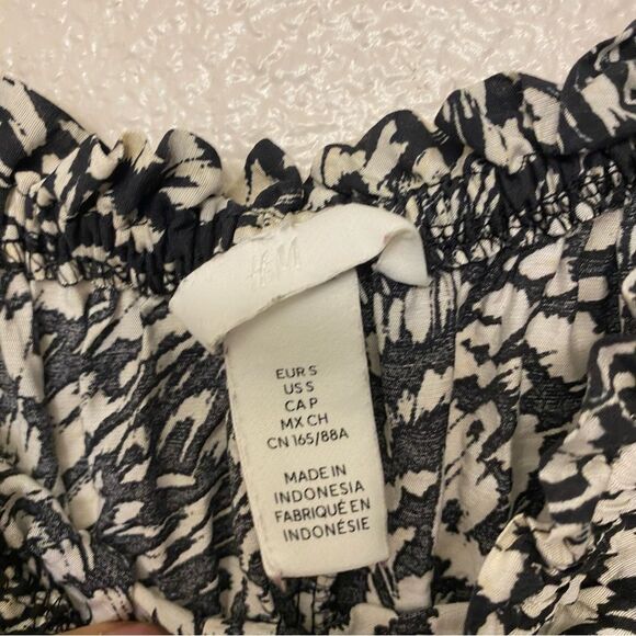 H&M puff sleeve off shoulder summer Dress black white print smocked S - Picture 8 of 8